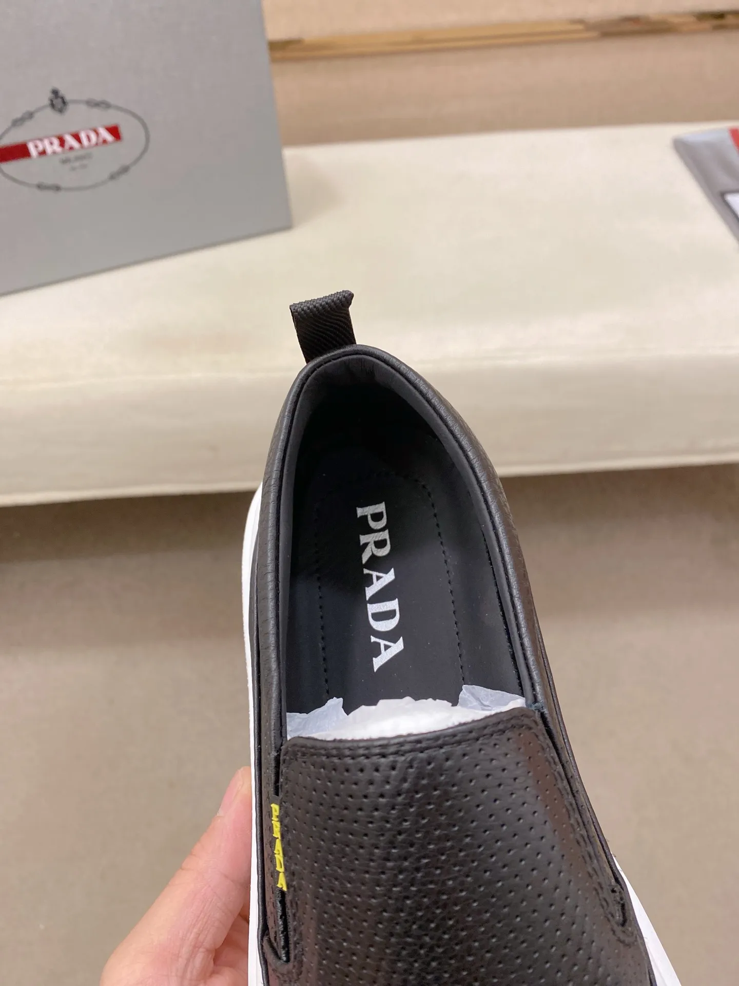 Men's shoes 💰 580💰 ✔️✔️✔️High version High-quality new PRADA (Prada) counters are launched simultaneously, new men's shoes, 😘fabrics are selected from first-layer cowhide fabrics. Lining: Imported cowhide leather lining. 👍🏿High-end☄️Open-molded non-slip rubber outsole, exquisite lines, simple and elegant, comfortable and high-end for leisure travel. Code number: 38 to 45
